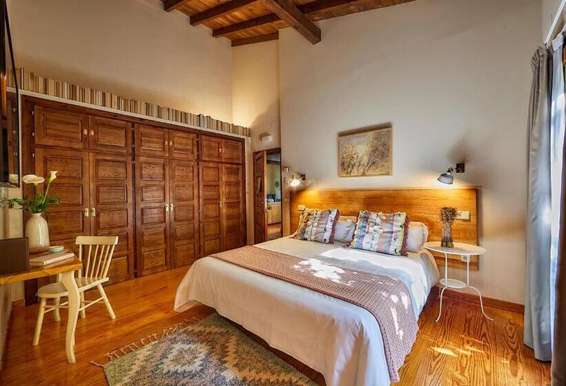 اتاق سوپریور, Sabina