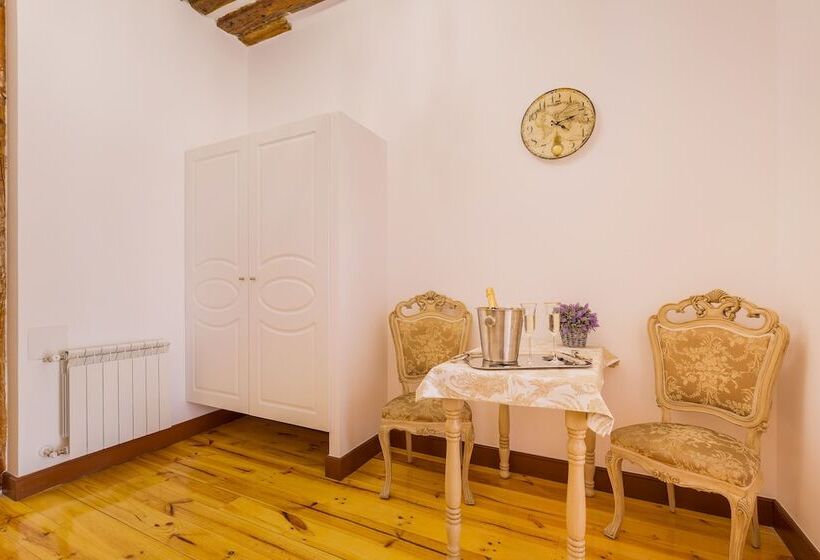 اتاق لوکس با بالکن, Oriente Palace Apartments