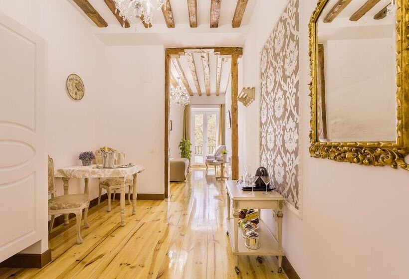 اتاق لوکس با بالکن, Oriente Palace Apartments