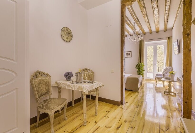 اتاق لوکس با بالکن, Oriente Palace Apartments