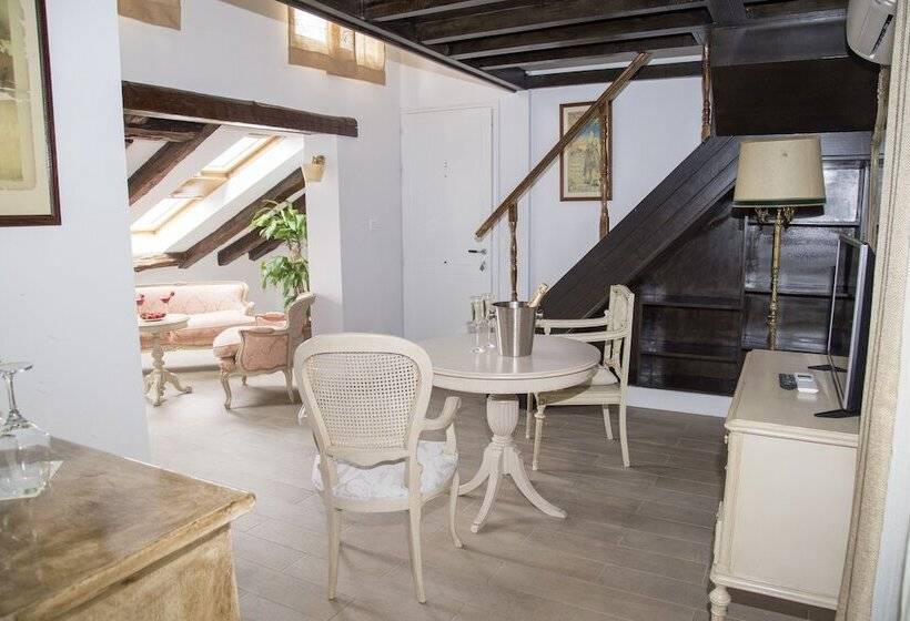 استودیوی استاندارد, Oriente Palace Apartments