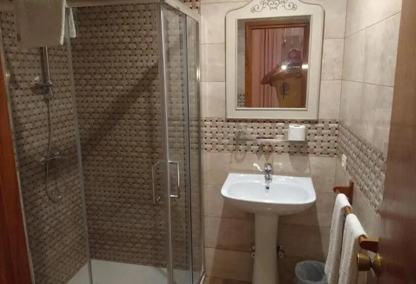スタンダードルーム, Hostal Avenida