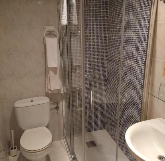 اتاق استاندارد سه نفره, Hostal Avenida