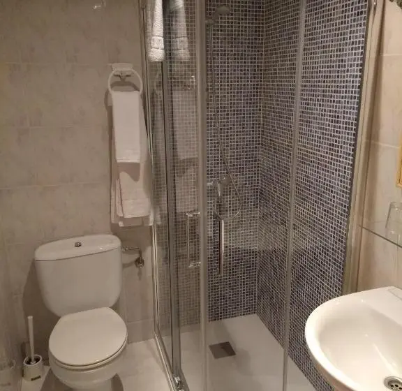 スタンダードトリプルルーム, Hostal Avenida