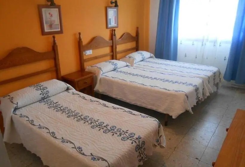 スタンダードトリプルルーム, Hostal Avenida