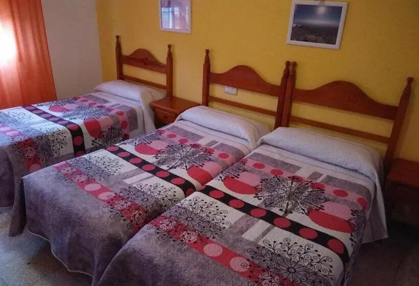 スタンダードトリプルルーム, Hostal Avenida