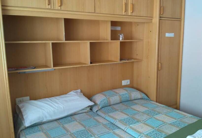 带共用浴室的标准房间, Pensión Mari Asun