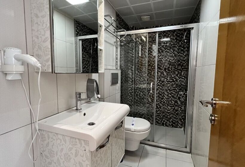 Estudio Estàndard, Mandalin Akyaka