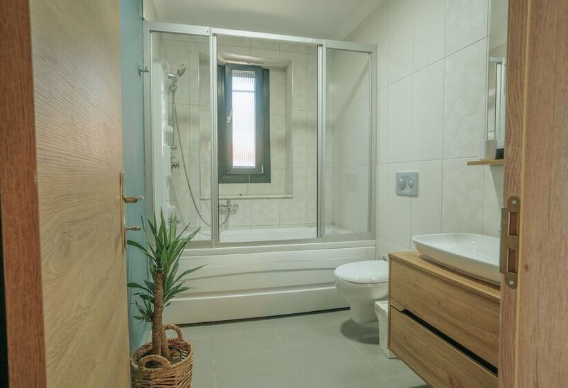 חדר מלכותי, Villa Marine