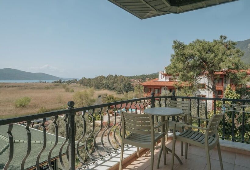 חדר מלכותי, Villa Marine