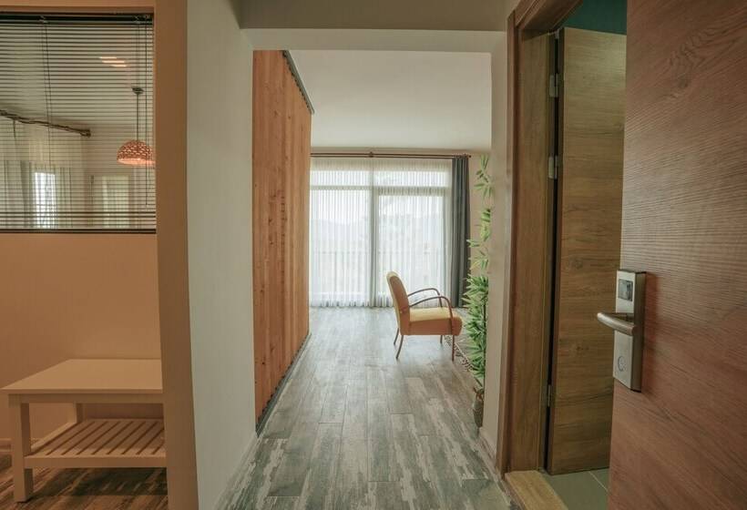 חדר מלכותי, Villa Marine