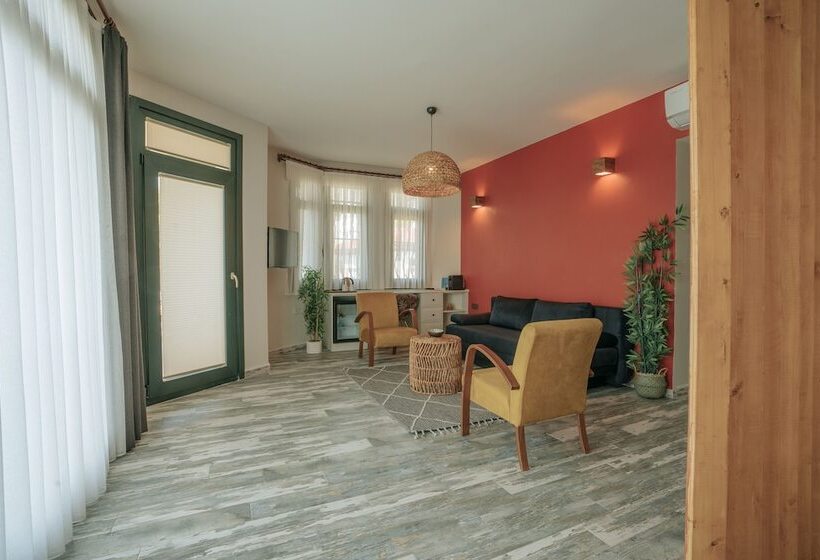 חדר מלכותי, Villa Marine