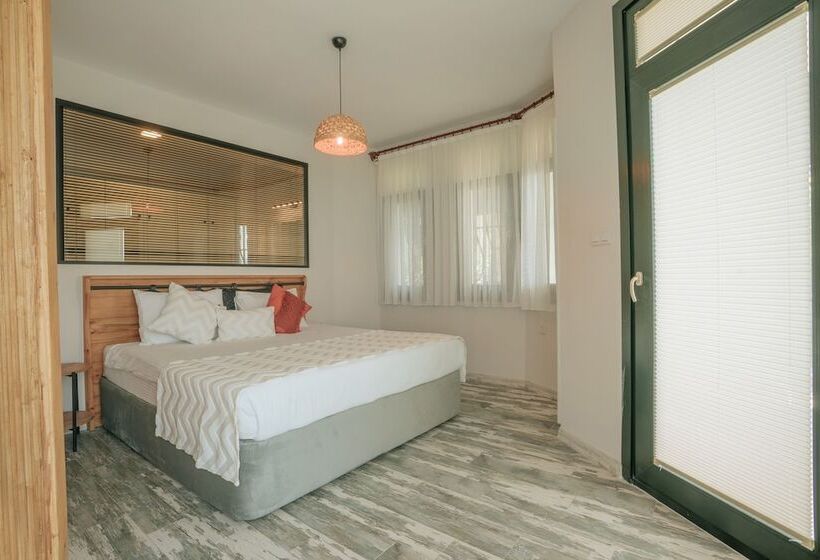 חדר מלכותי, Villa Marine