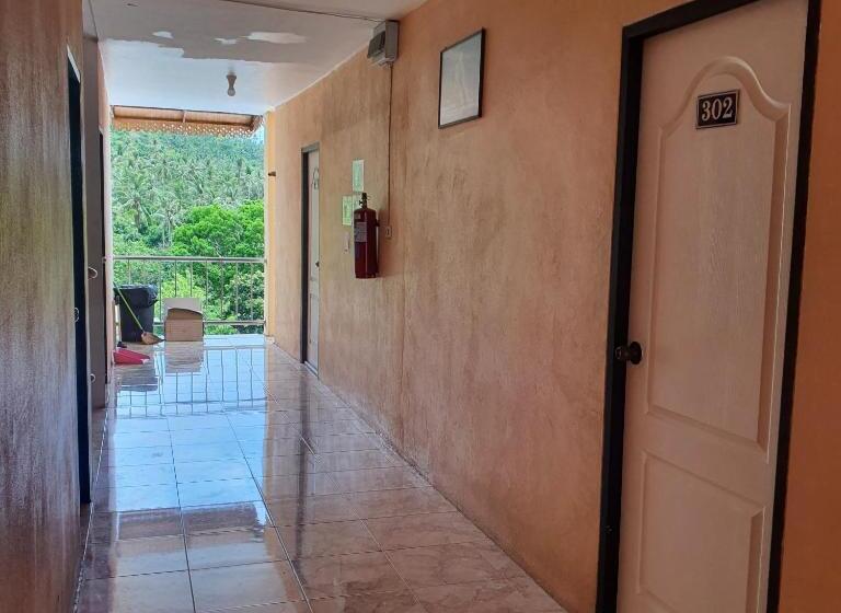 اتاق اکونومی, 8 Homestel