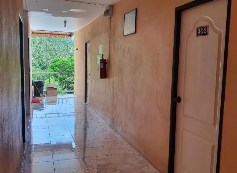 اتاق اکونومی, 8 Homestel