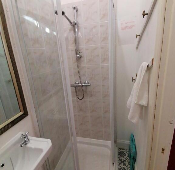 Pokój Rodzinny, Rowanbank House