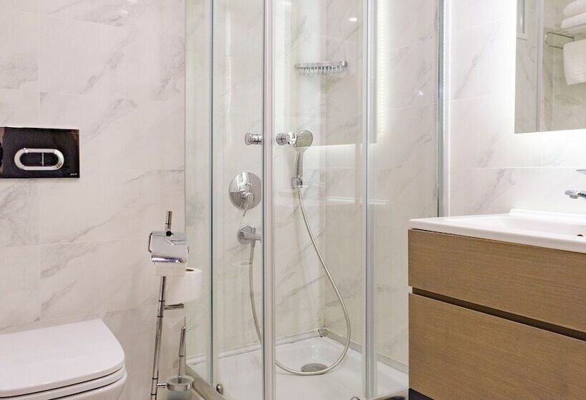 חדר משפחתי נוף לגינה, Mata Butik