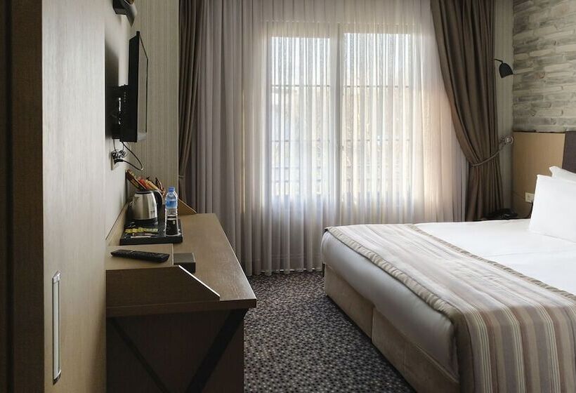 חדר משפחתי נוף לגינה, Mata Butik