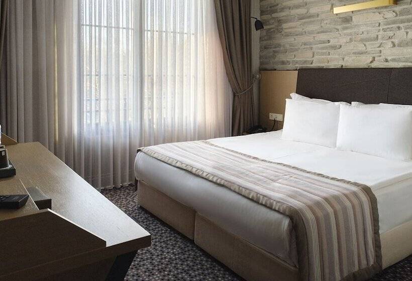 חדר משפחתי נוף לגינה, Mata Butik