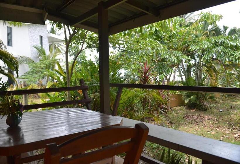 Standart Bungalov, Baan Chid Talay