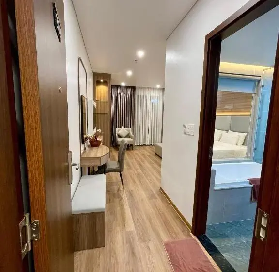 Deluxe Suite King Bed, Central Halong