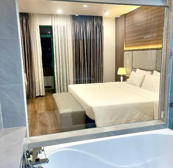 Deluxe Suite King Bed, Central Halong