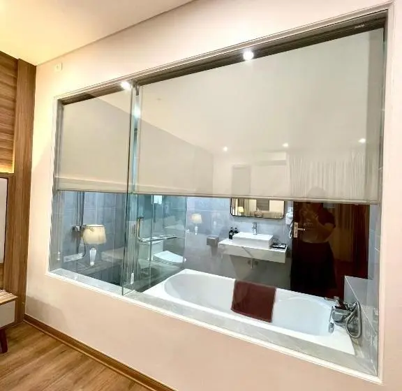 Deluxe Suite King Bed, Central Halong