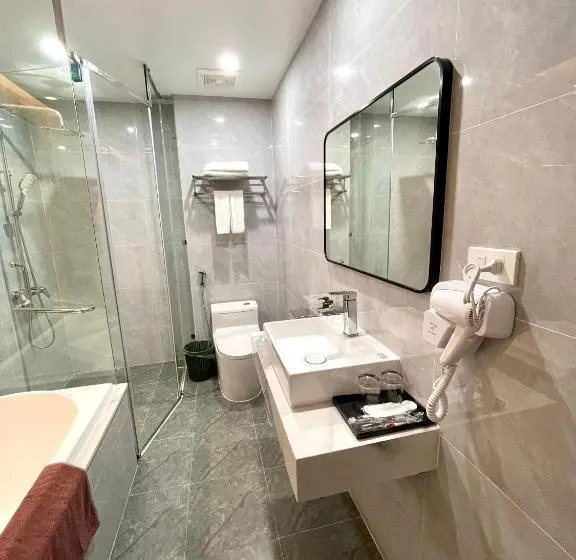 Deluxe Suite King Bed, Central Halong