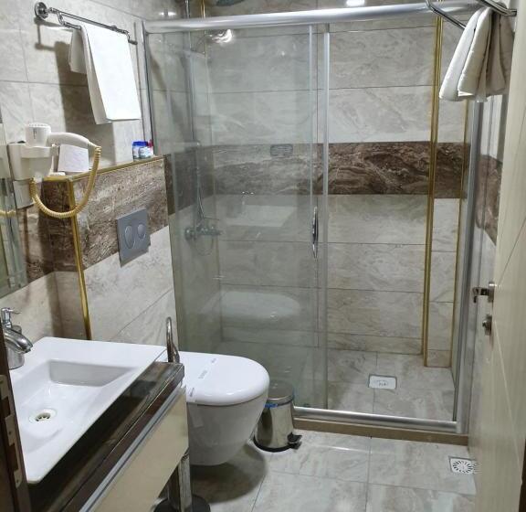 اتاق خانوادگی, Elazig Gunay