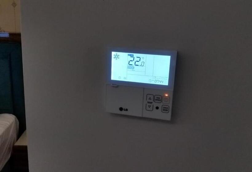 اتاق خانوادگی, Elazig Gunay