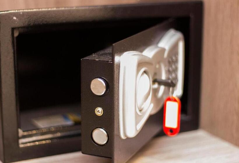 اتاق استاندارد سه نفره, Bestur