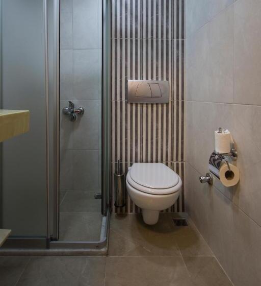 اتاق استاندارد سه نفره, Bestur