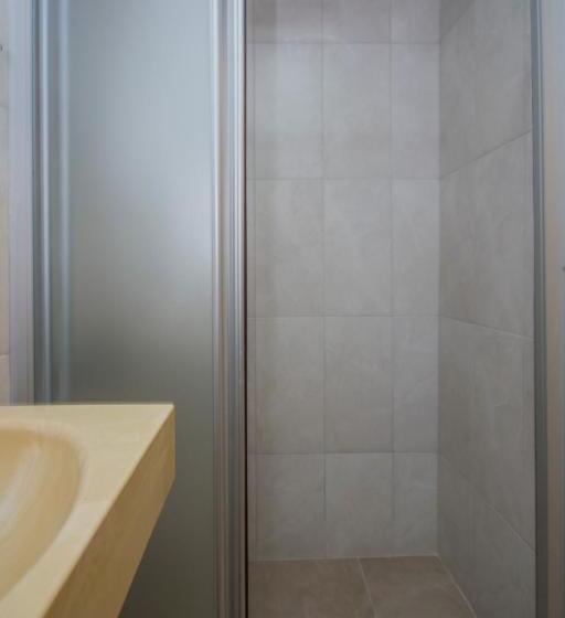 اتاق استاندارد سه نفره, Bestur