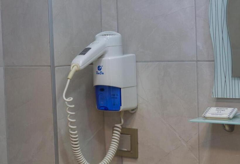 اتاق استاندارد سه نفره, Bestur