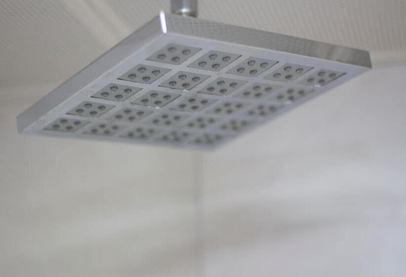 اتاق استاندارد سه نفره, Bestur