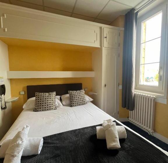 이코노미 룸, Le Phare