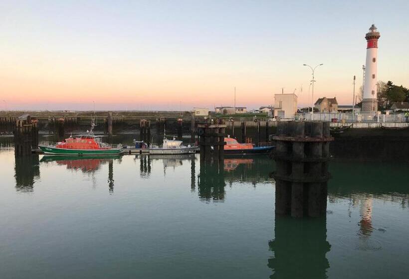 스탠다드 룸, Le Phare