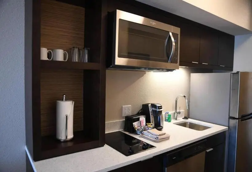 キングサイドベッドのスタンダードワンルーム, Towneplace Suites Kansas City At Briarcliff