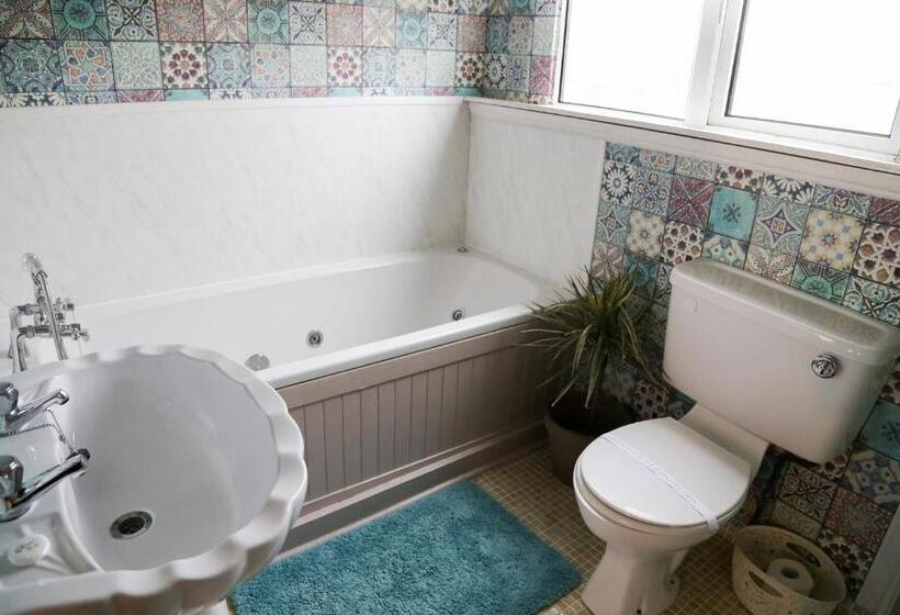 جناح, Avarest House Bb Adults Only