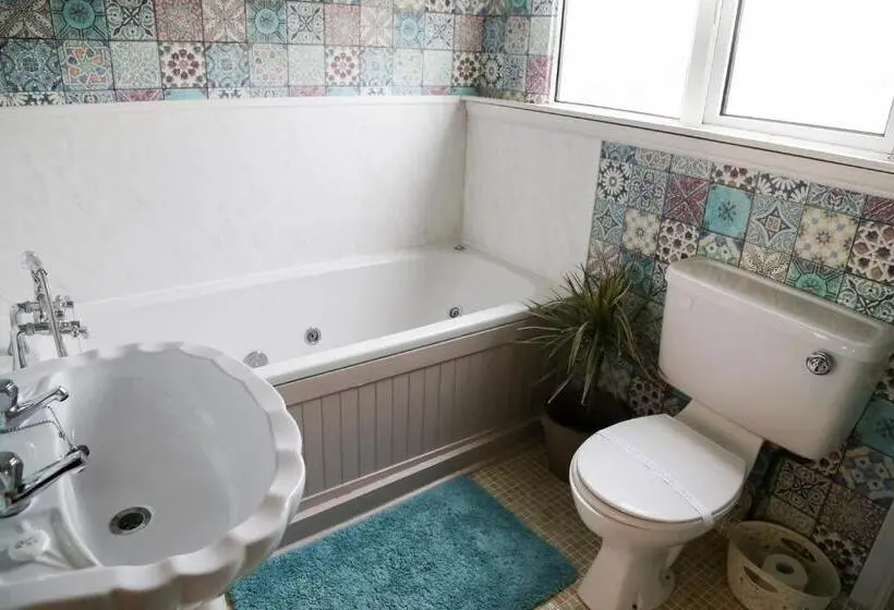 سوییت, Avarest House Bb Adults Only