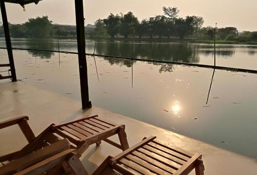 סוויטה עם נוף לנהר, River Marina Resort