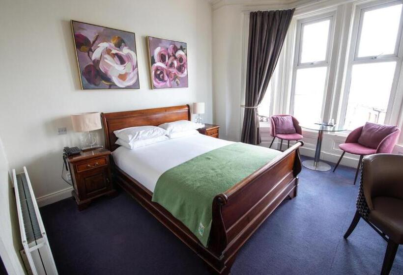 Номер Стандарт Вид на Море, The Nines