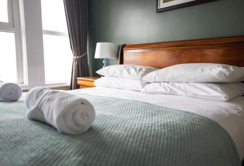 Номер Стандарт Вид на Море, The Nines