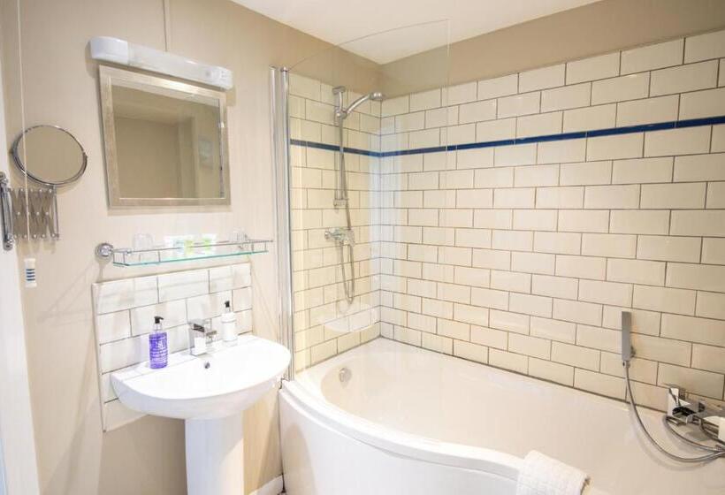 Номер Стандарт Вид на Море, The Nines