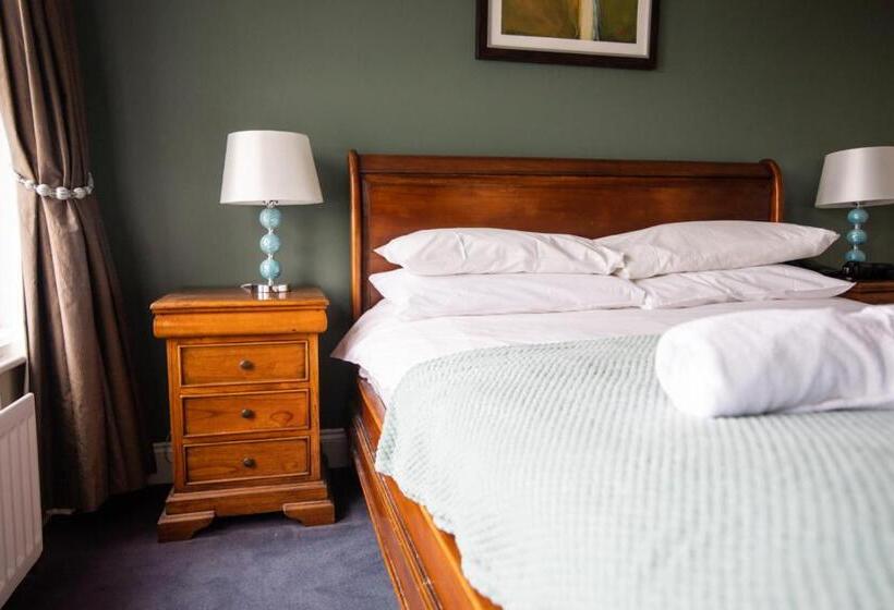 Номер Стандарт Вид на Море, The Nines