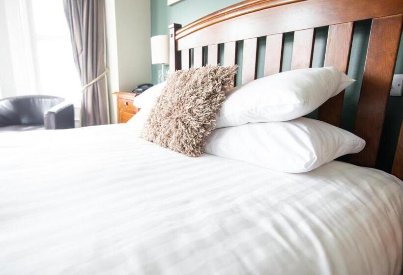 Номер Стандарт Вид на Море, The Nines