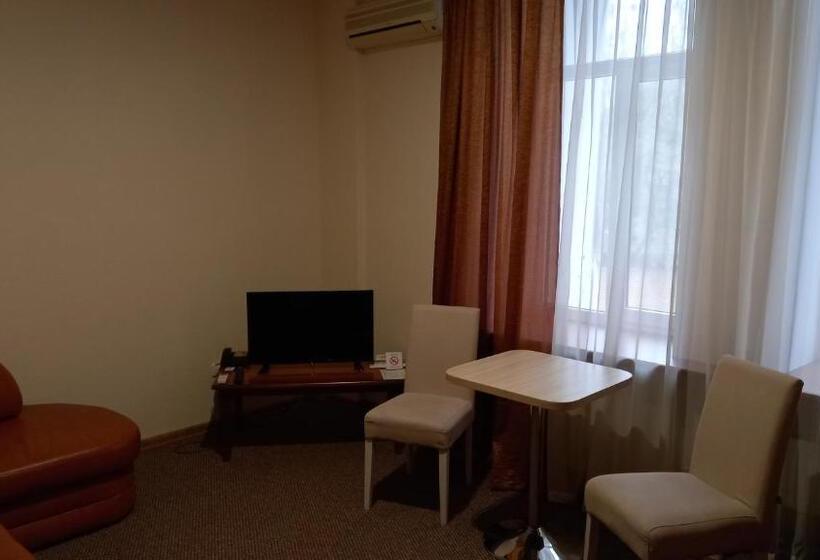 ジュニアスイート, Voskresensky