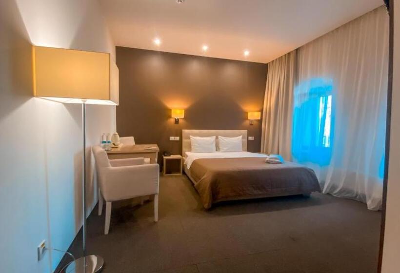 デラックスルーム, Voskresensky