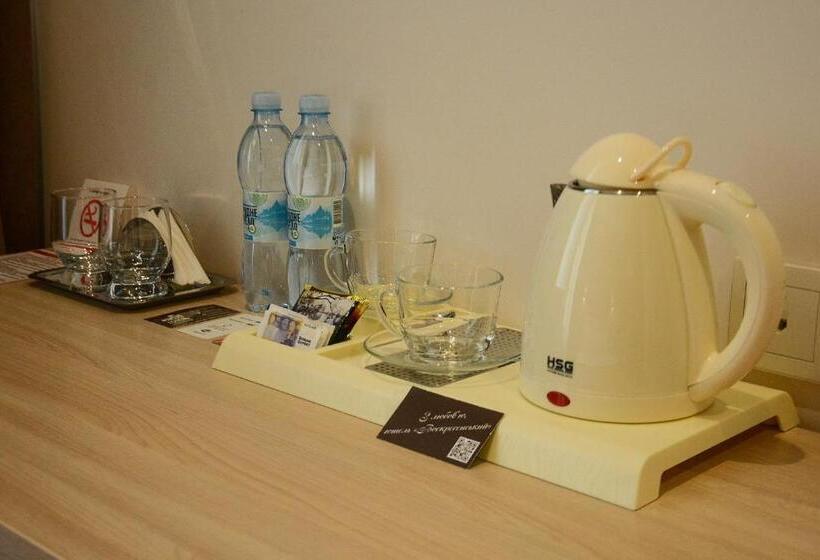 デラックスルーム, Voskresensky