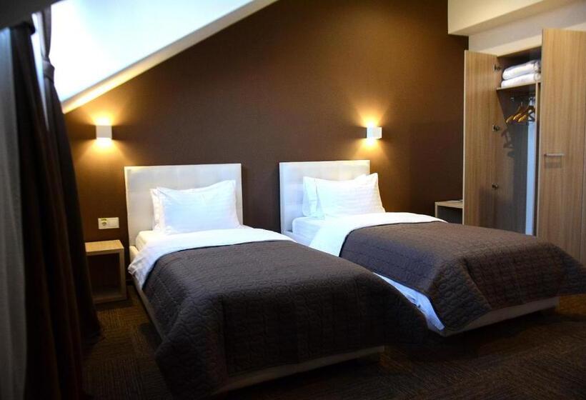 スーペリアールーム, Voskresensky